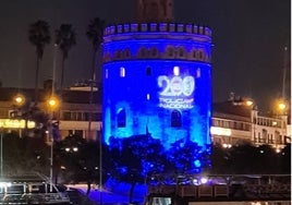 La Torre del Oro de Sevilla se tiñe de azul por los doscientos años de la Policía Nacional