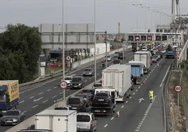 Fuertes retenciones en la A4 sentido Cádiz-Sevilla por un accidente a la entrada de Bellavista