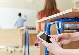 Condenado un alumno de un instituto de Gines por hackear el correo de su profesora