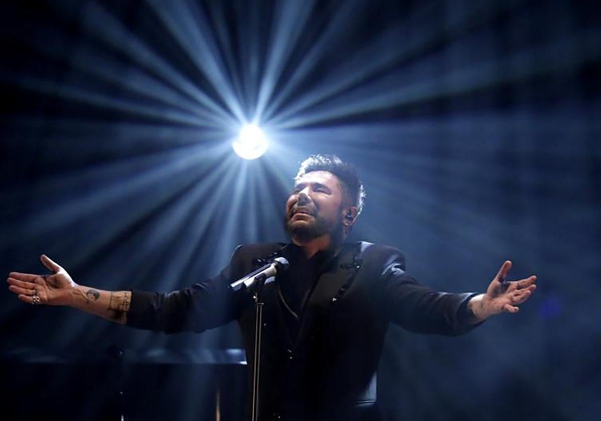 Miguel Poveda, durante su última actuación en Sevilla, el pasado mes de diciembre en el Cartuja Center