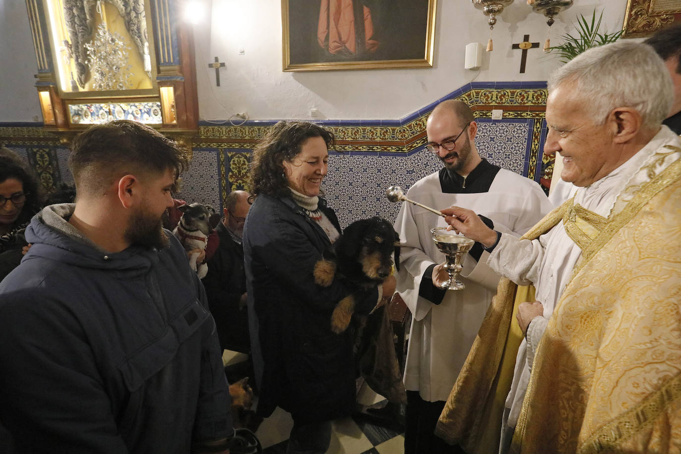 La Pastora de Santa Marina acoge la tradicional bendición de animales por San Antón