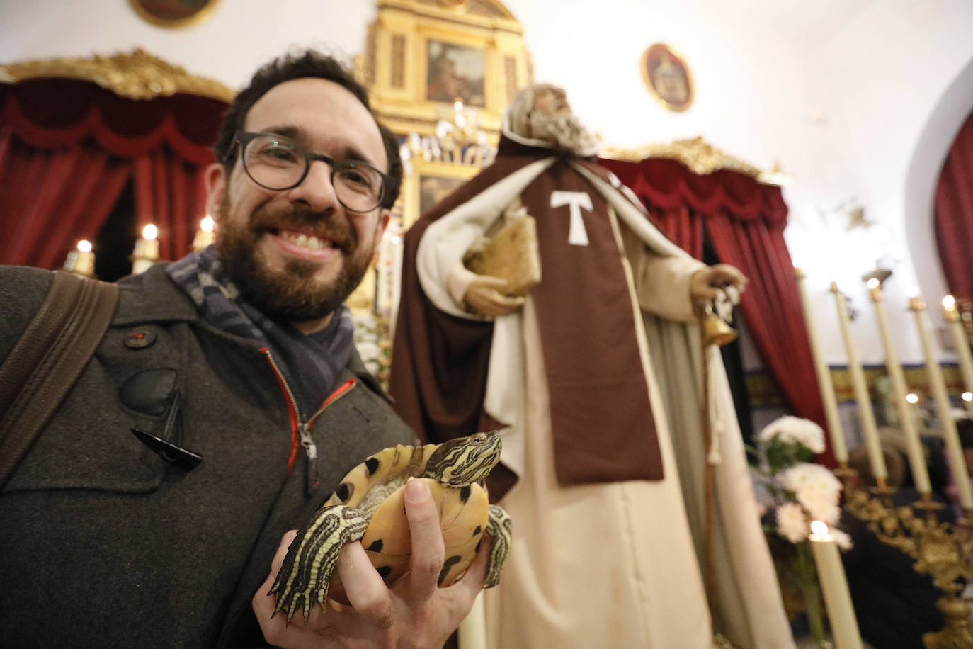 La Pastora de Santa Marina acoge la tradicional bendición de animales por San Antón