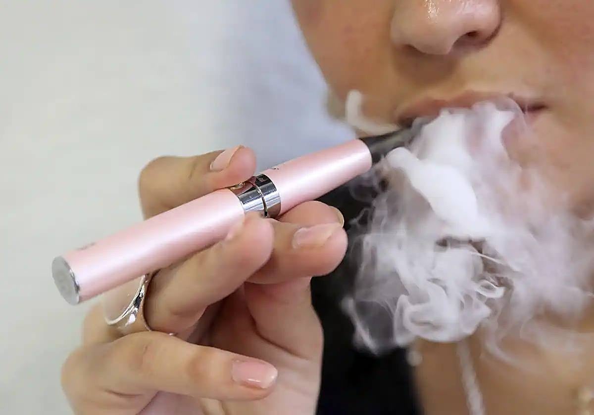 Qu es el tabaco calentado que el Gobierno ha regulado como el tabaco  convencional y las diferencias con los 'vapers'
