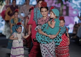 El desfile de Marta Arroyo en We Love Flamenco 2024, en imágenes