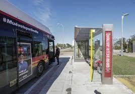 La línea de autobús de la Ciudad de la Justicia de Sevilla llegará hasta San Bernardo desde el lunes