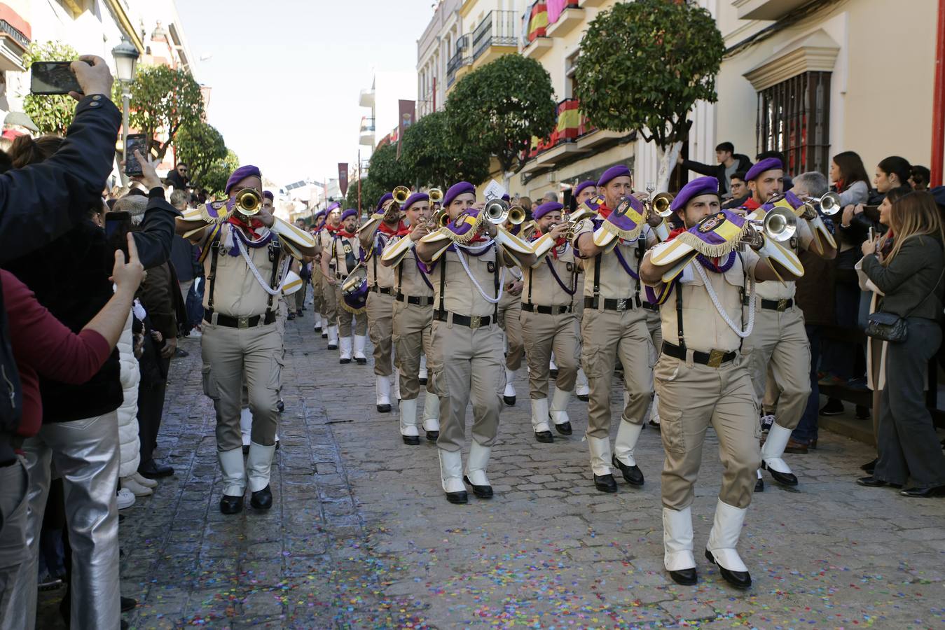 Momentos del encierro celebrado este sábado en La Puebla del Río