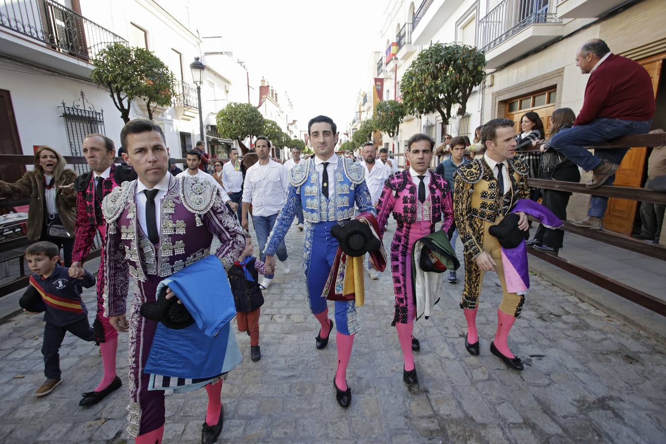Momentos del encierro celebrado este sábado en La Puebla del Río