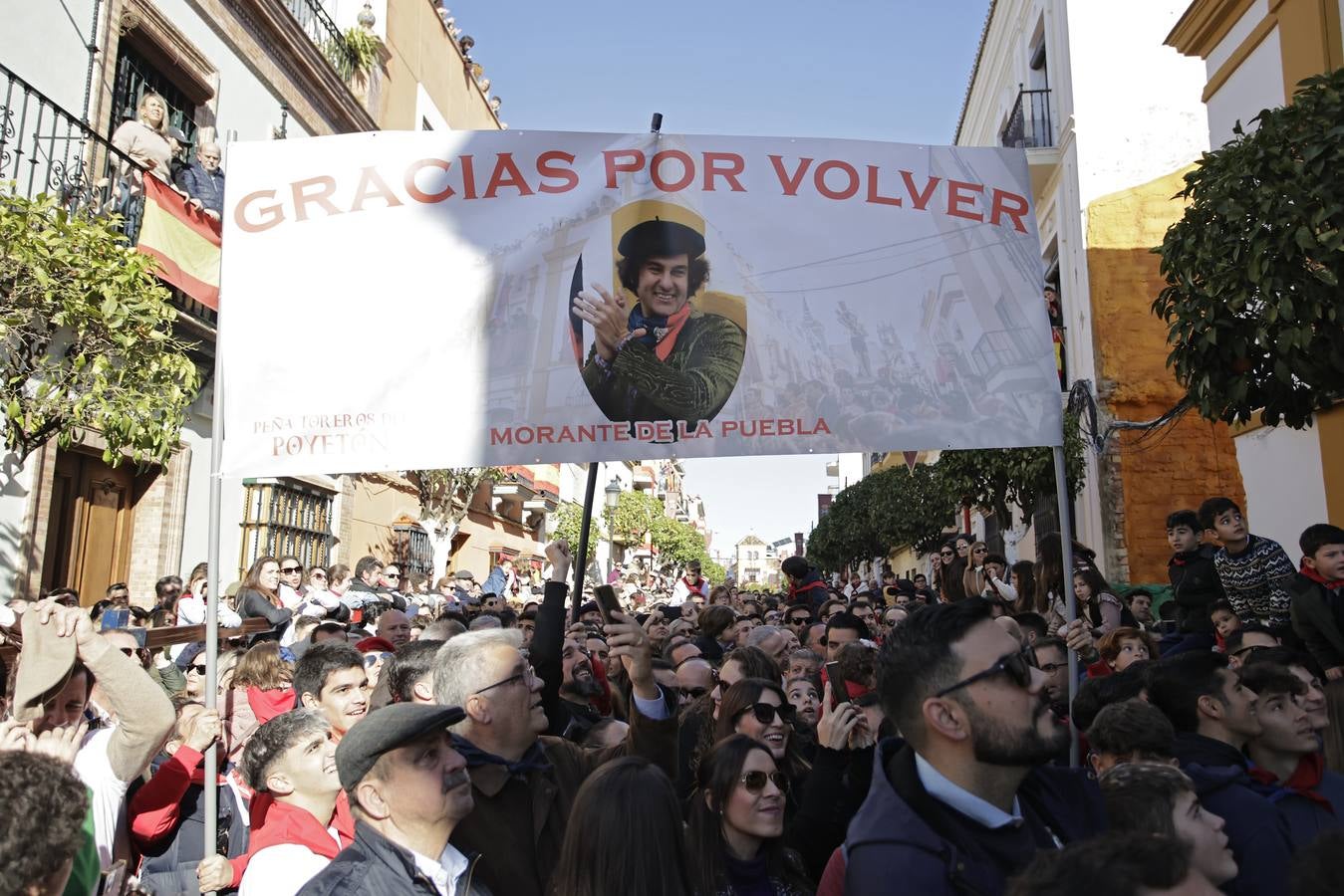Momentos del encierro celebrado este sábado en La Puebla del Río