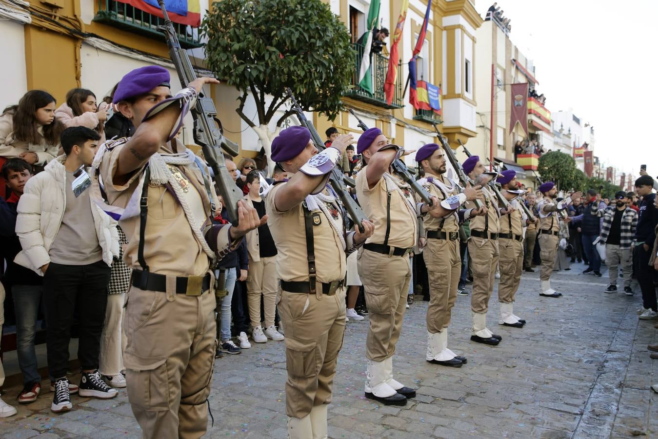Momentos del encierro celebrado este sábado en La Puebla del Río