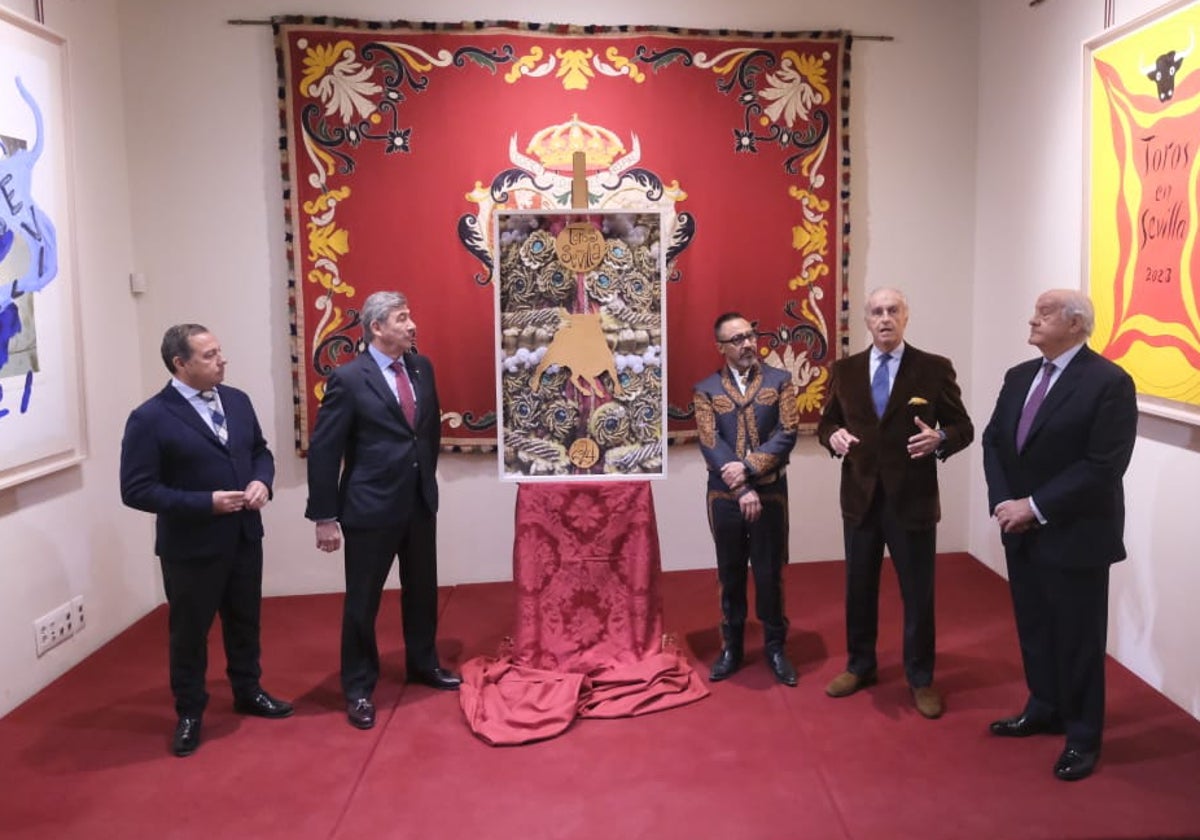 Un momento de la presentación del cartel de la temporada taurina de 2024 del artista Abraham Cruzvillegas