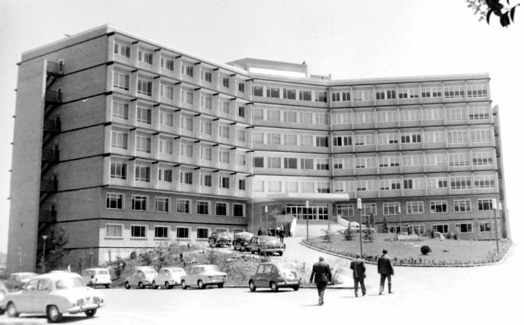 Imagen principal - Las historia en imágenes: el Hospital Virgen del Rocío, casi siete décadas de medicina sevillana