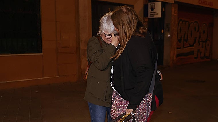 Paqui Maqueda, presidenta de la Asociación Nuestra memoria, a las puertas de la Basílica de la Macarena