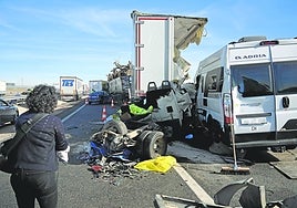 La A-4 se convierte en la autovía del horror dejando una tragedia tras el accidente de la familia de Morón de la Frontera
