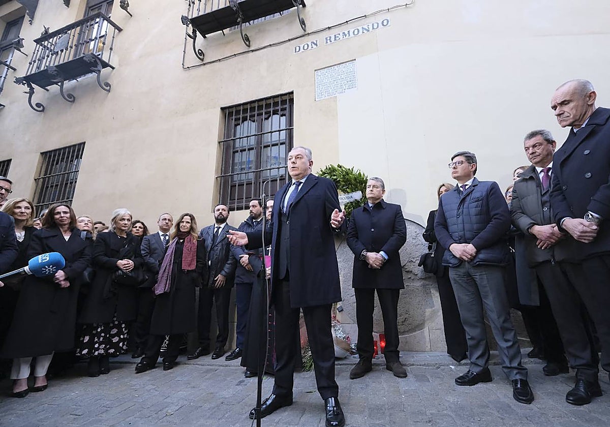 El alcalde, José Luis Sanz, interviene en el homenaje a Alberto y Ascen en la calle Don Remondo