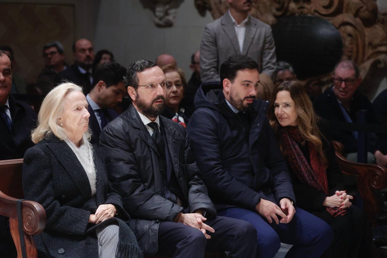 La Capilla Real de la Catedral se llenó de familiares, amigos y compañeros de Alberto y Ascen
