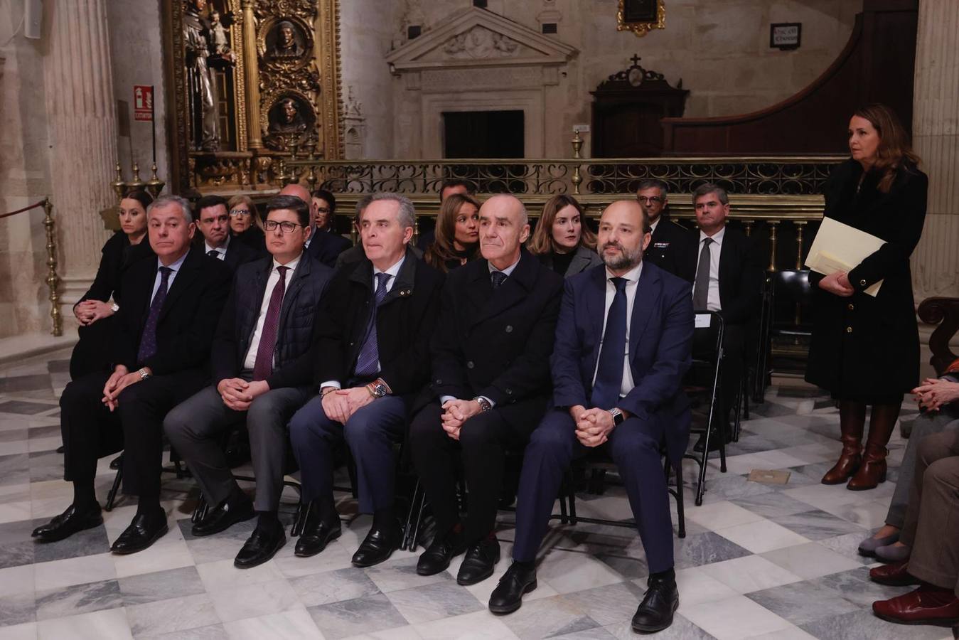 La Capilla Real de la Catedral se llenó de familiares, amigos y compañeros de Alberto y Ascen