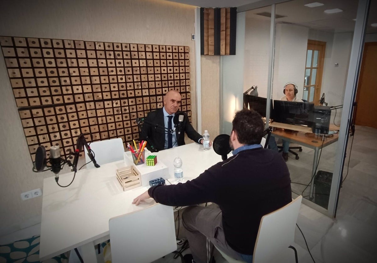 Antonio Muñoz entrevistando a Fede Quintero, director de 'El Desmarque'