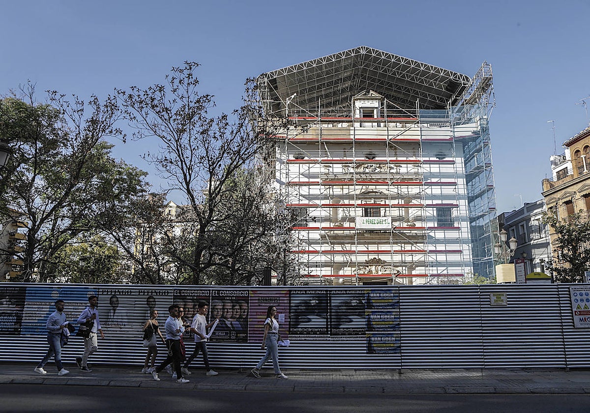 La estructura instalada en San Hermenegildo para la sustitución de la cubierta