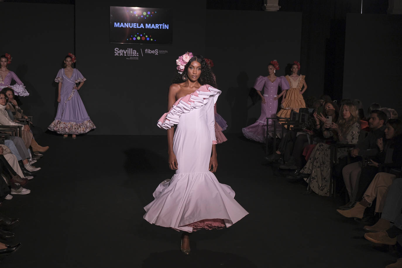 La Fundación Cajasol de Sevilla acoge el desfile de Emprende Lunares