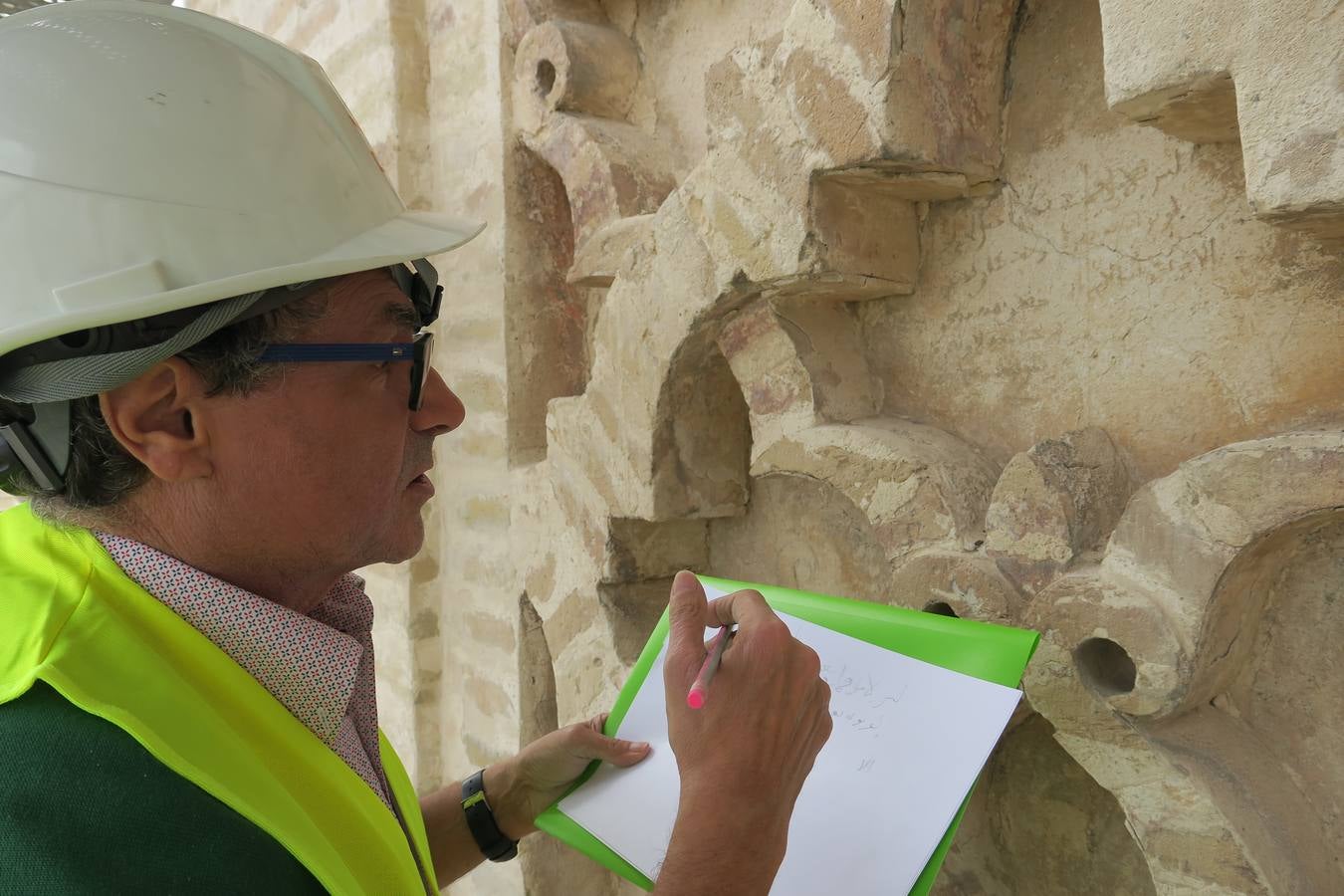 Dibujos hallados en la Giralda