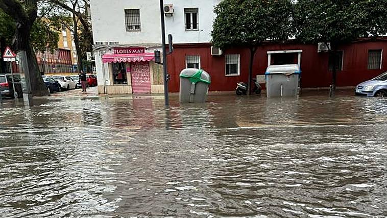 La intensa lluvia deja las primeras inundaciones en Sevilla y obligó a ...