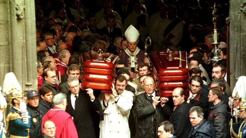 Misa funeral en la Catedral presidida por Carlos Amigo Vallejo, entonces arzobispo de Sevilla