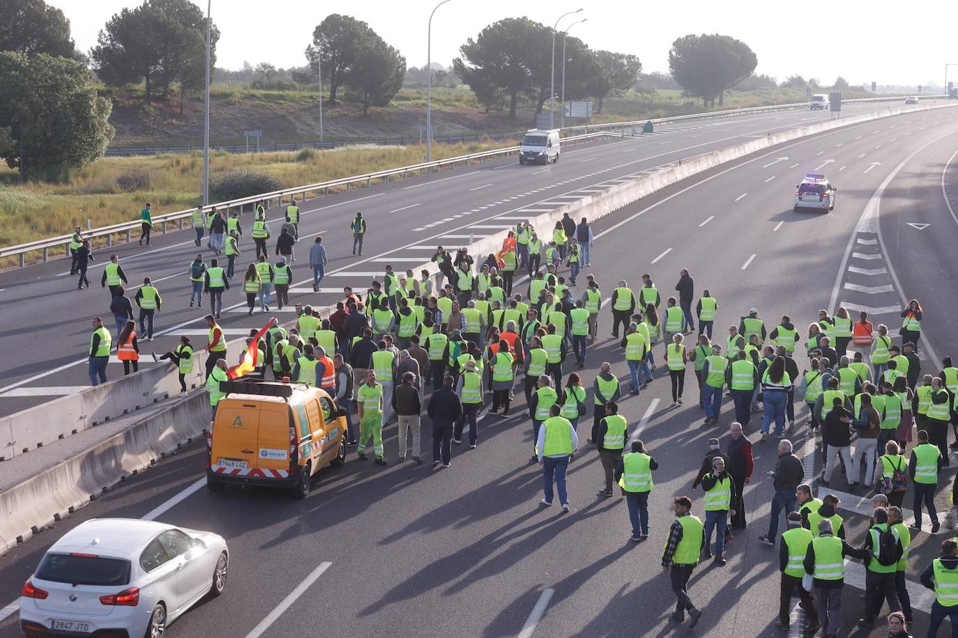 Cortes de tráfico en la A-49 debido a las tractoradas