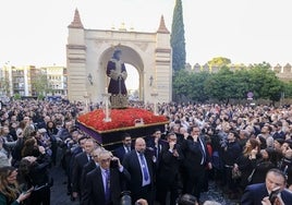 Multitudinario Vía Crucis del Señor de la Sentencia de la hermandad de la Macarena