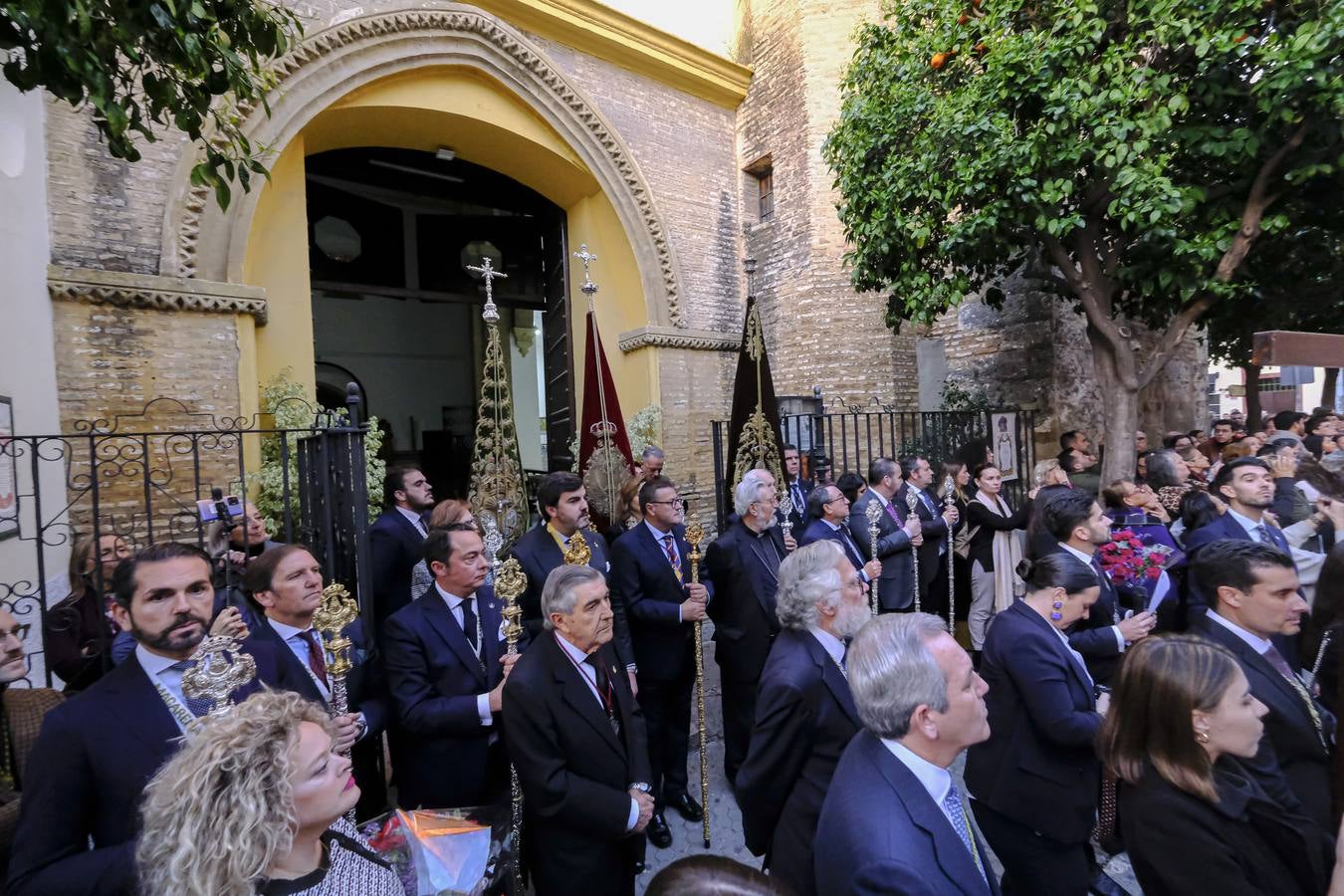 Las calles por las que discurrió el Vía Crucis estaban abarrotadas de gente