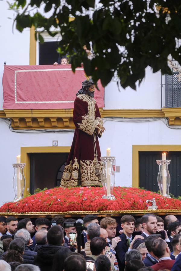 Las calles por las que discurrió el Vía Crucis estaban abarrotadas de gente