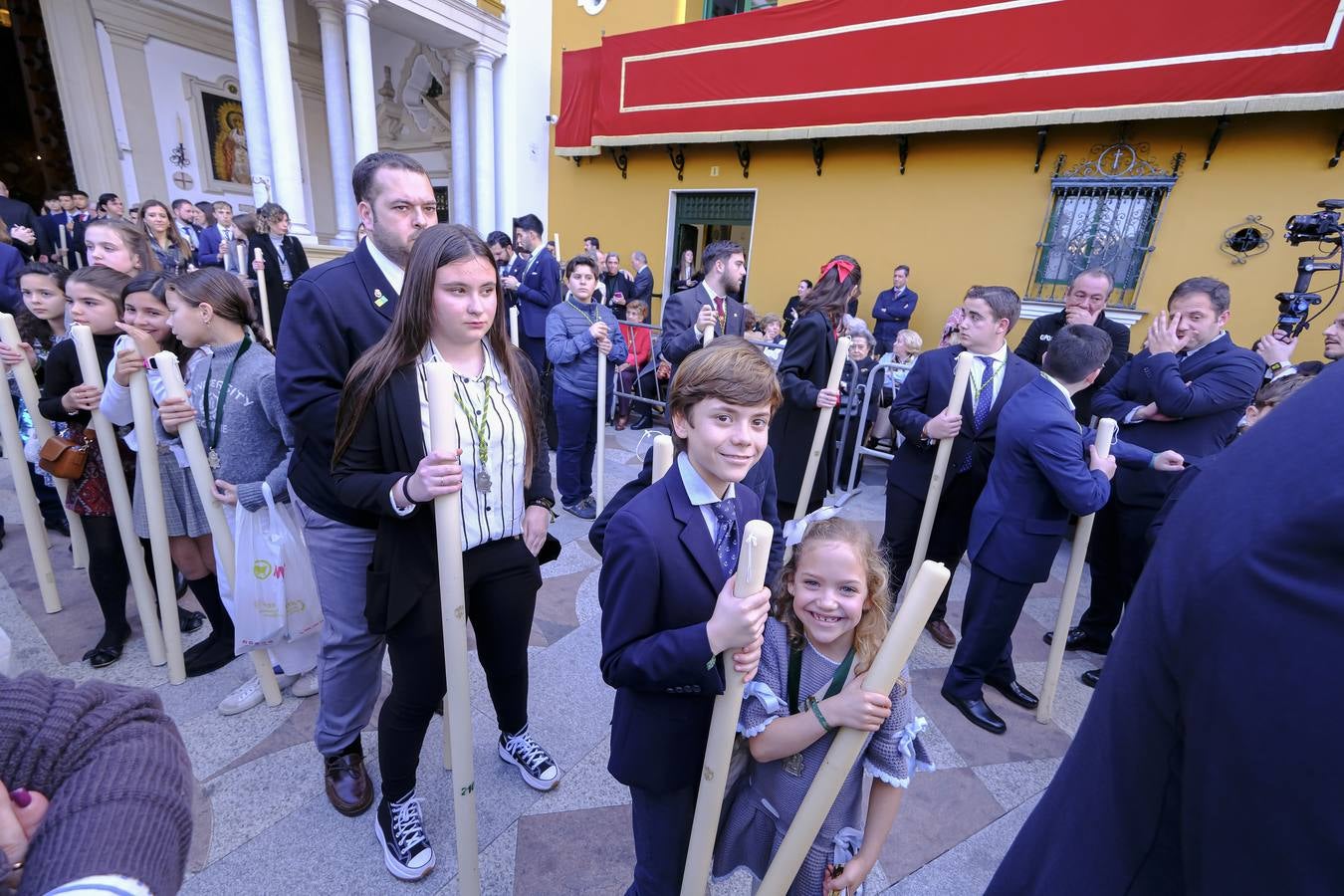 Las calles por las que discurrió el Vía Crucis estaban abarrotadas de gente