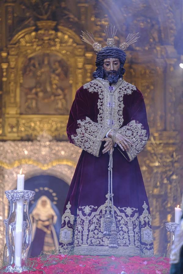 Las calles por las que discurrió el Vía Crucis estaban abarrotadas de gente