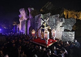 Las espectaculares imágenes del Vía Crucis de Itálica