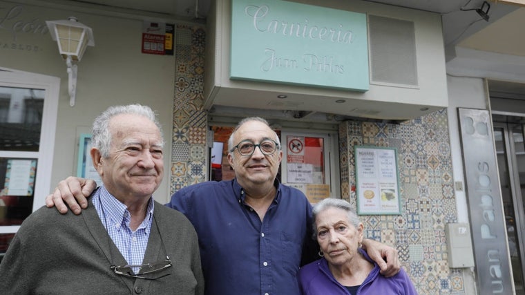 José Manuel, junto a sus padres, Antonio y Antonia