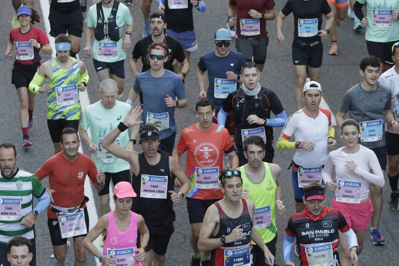 Corredores por el centro histórico de Sevilla