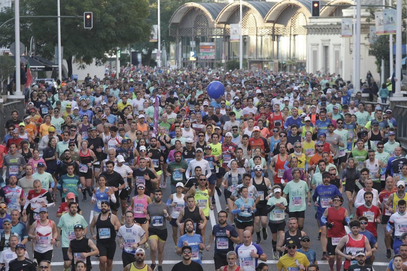 Corredores por el centro histórico de Sevilla