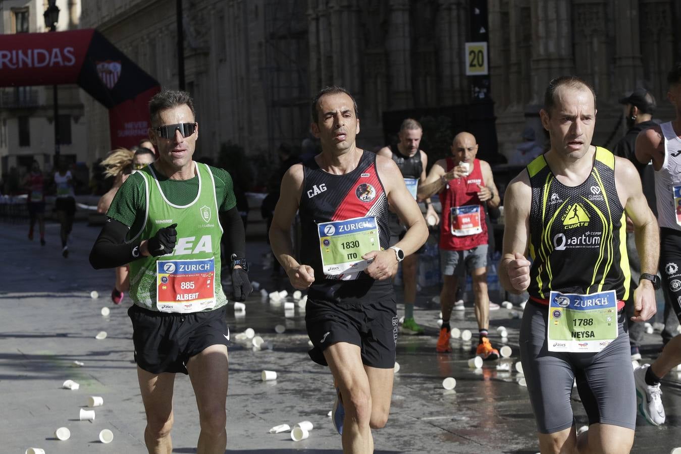 Corredores por el centro histórico de Sevilla