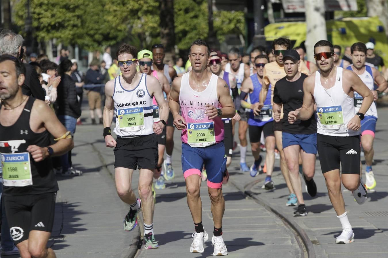 Corredores por el centro histórico de Sevilla