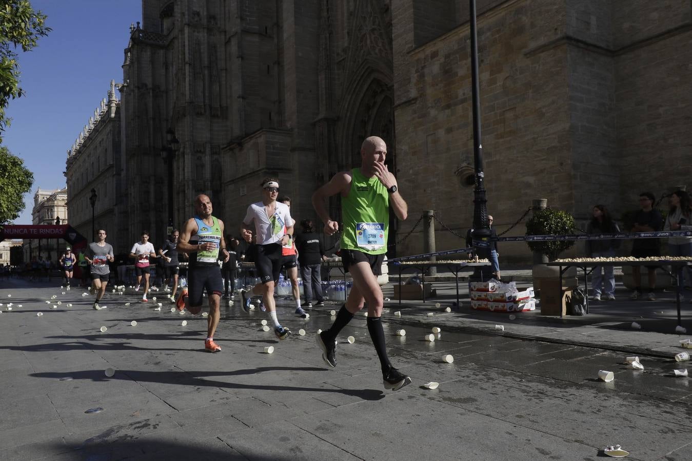 Corredores por el centro histórico de Sevilla