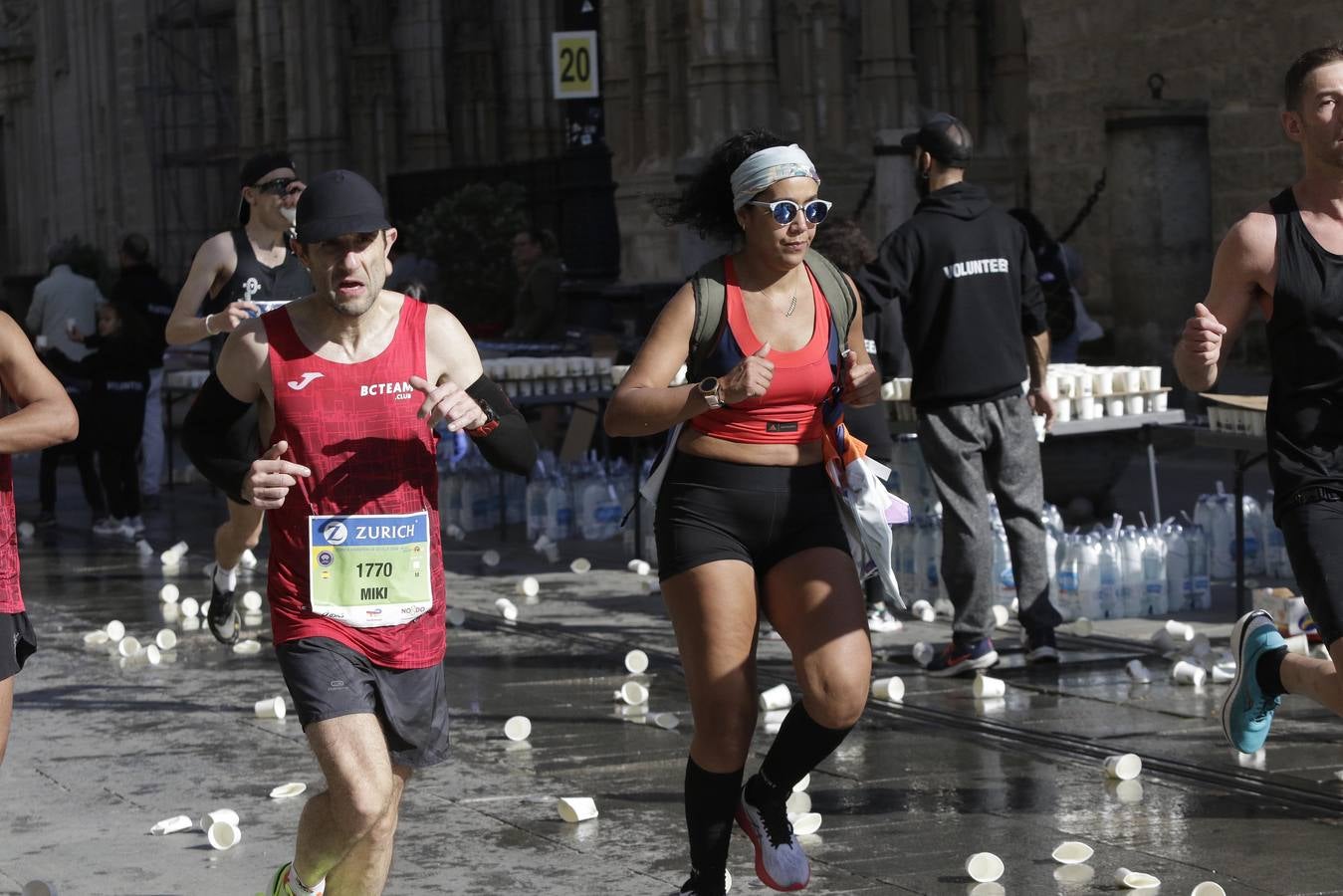 Corredores por el centro histórico de Sevilla