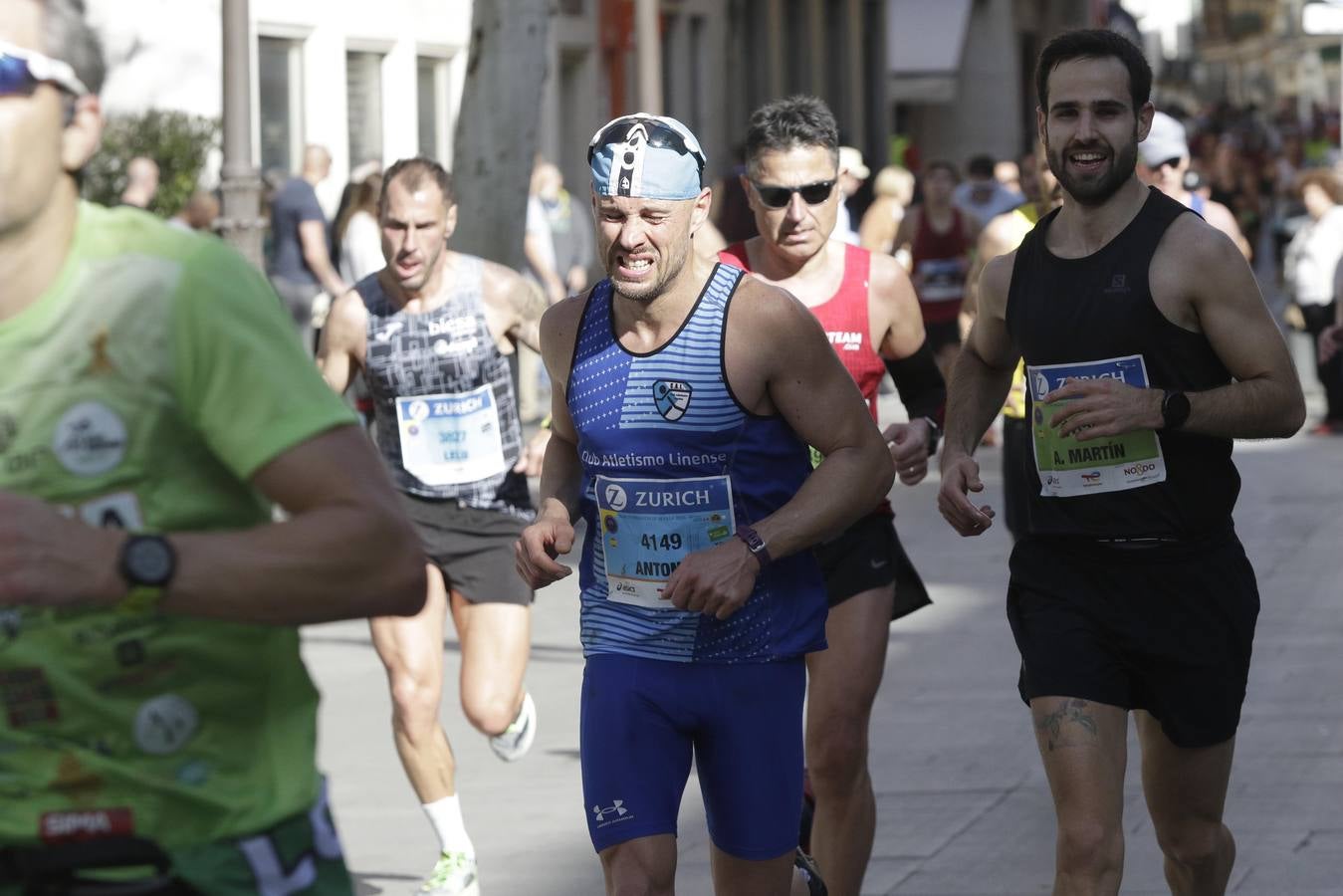 Corredores por el centro histórico de Sevilla