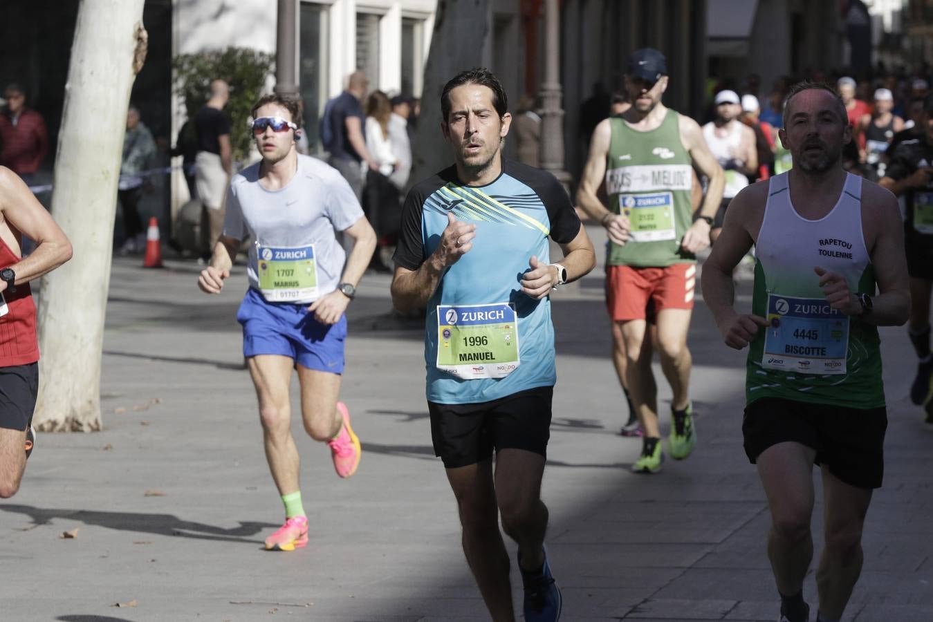 Corredores por el centro histórico de Sevilla