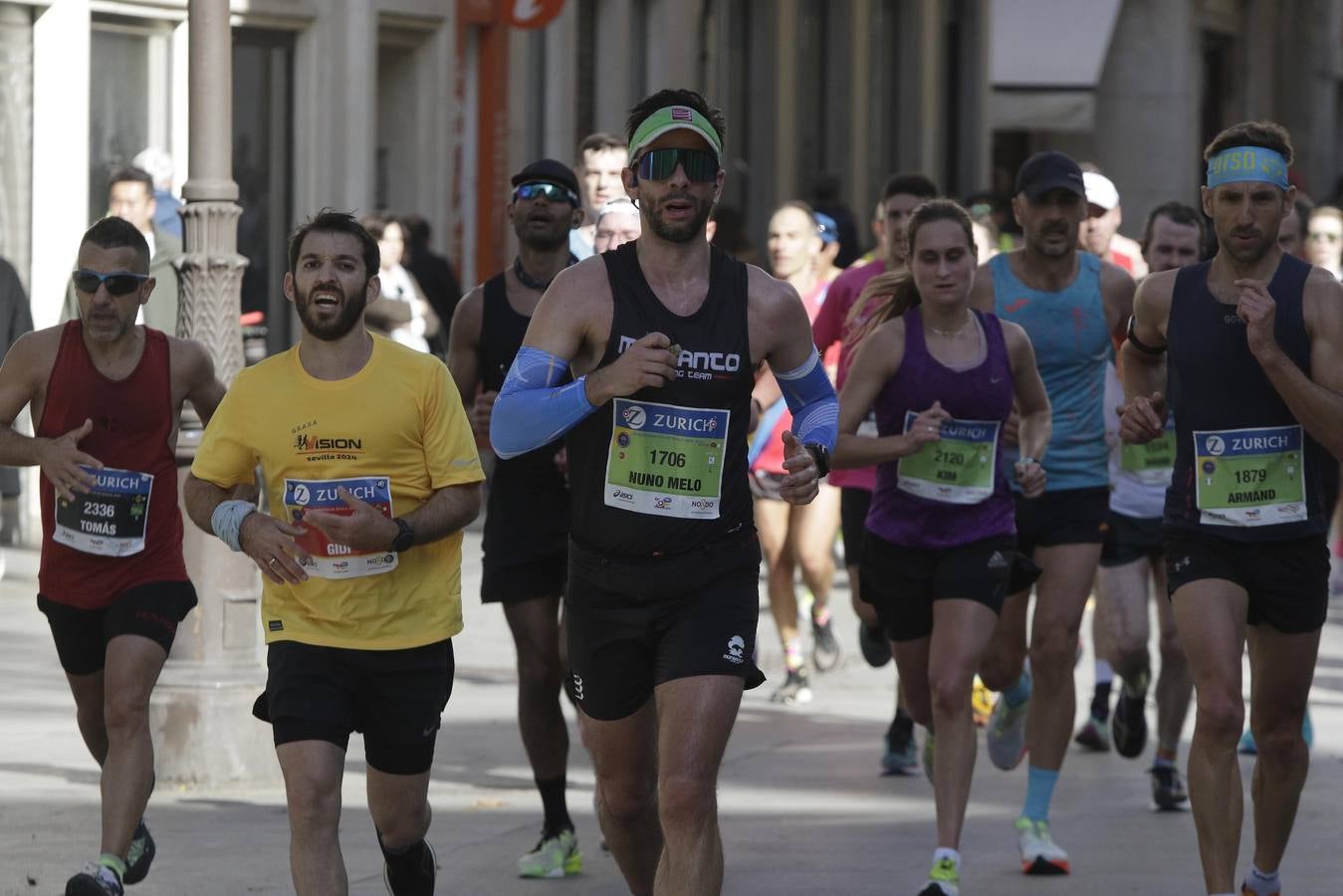 Corredores por el centro histórico de Sevilla