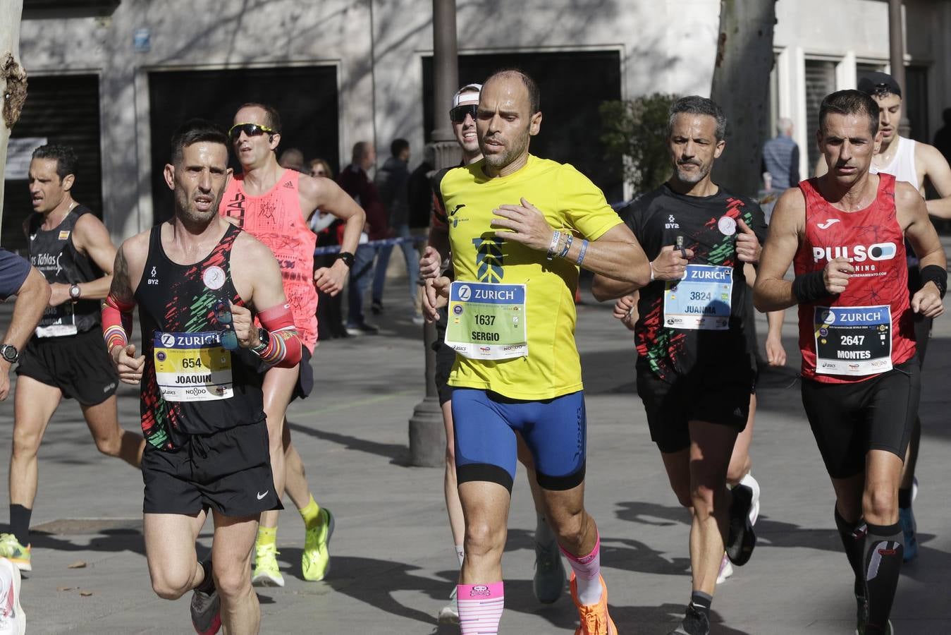 Corredores por el centro histórico de Sevilla