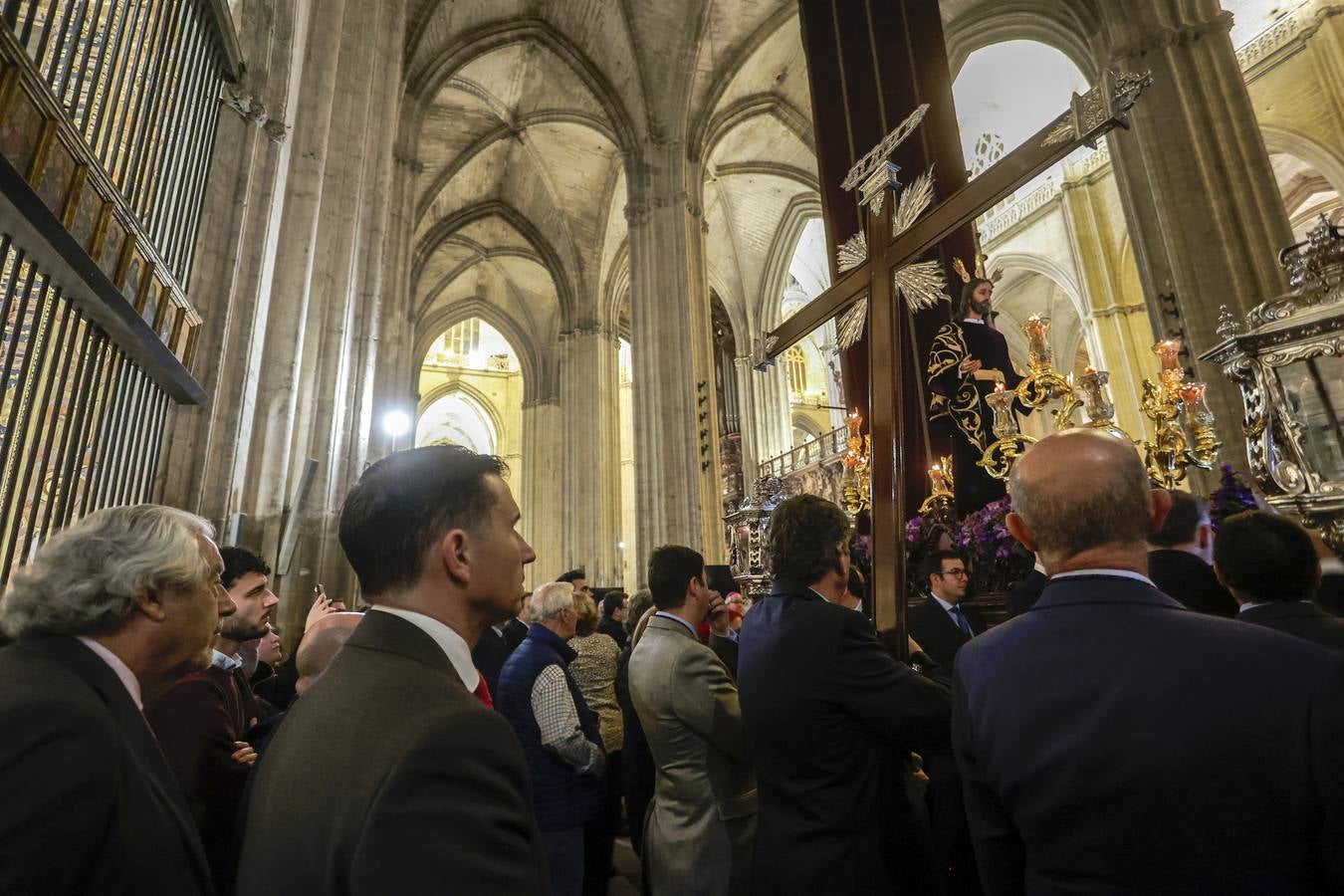 El Vía Crucis de las Hermandades y Cofradías por la Catedral de Sevilla