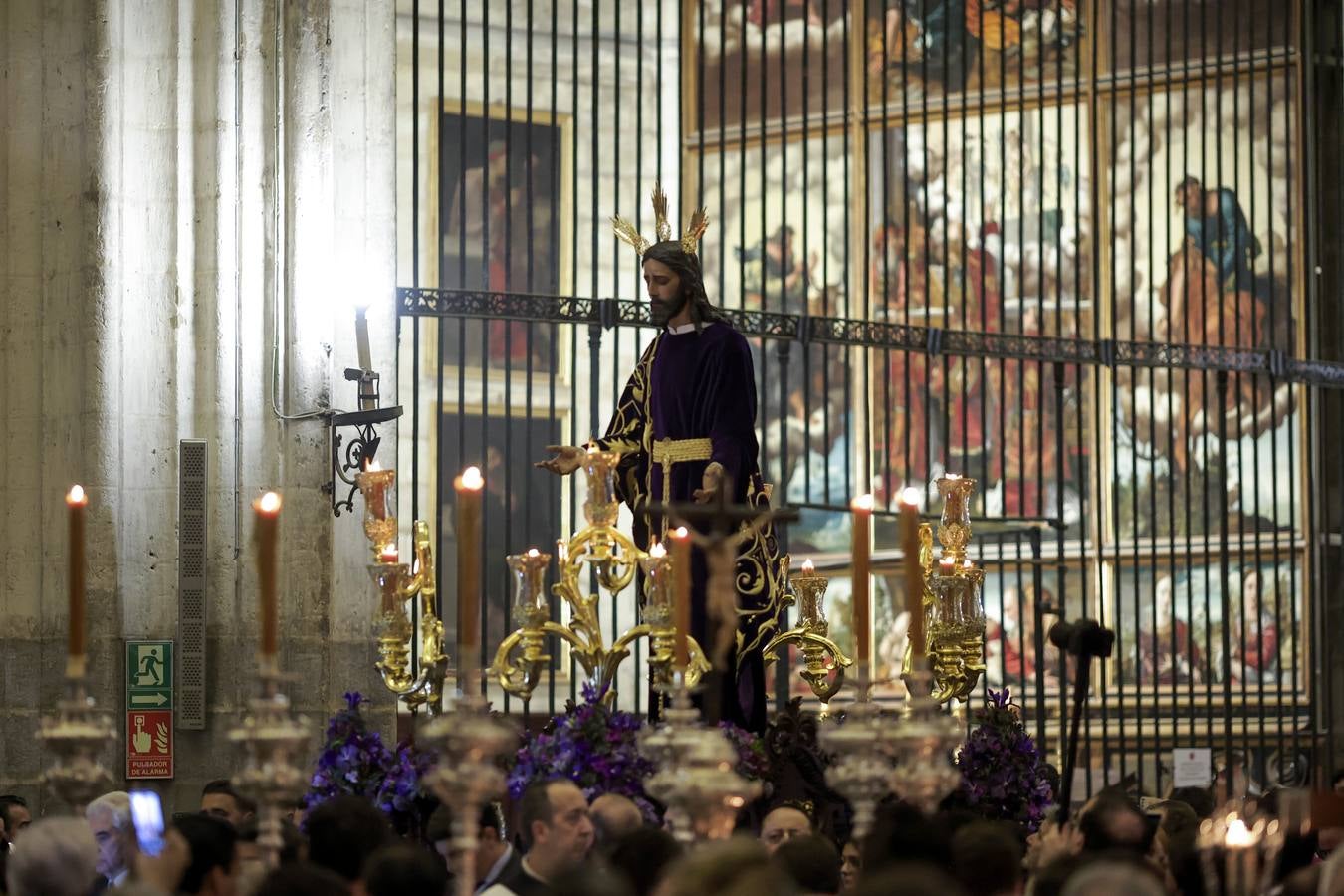 El Vía Crucis de las Hermandades y Cofradías por la Catedral de Sevilla