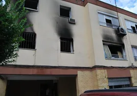 Grave incendio en una vivienda en Montequinto con cinco heridos, tres de ellos menores