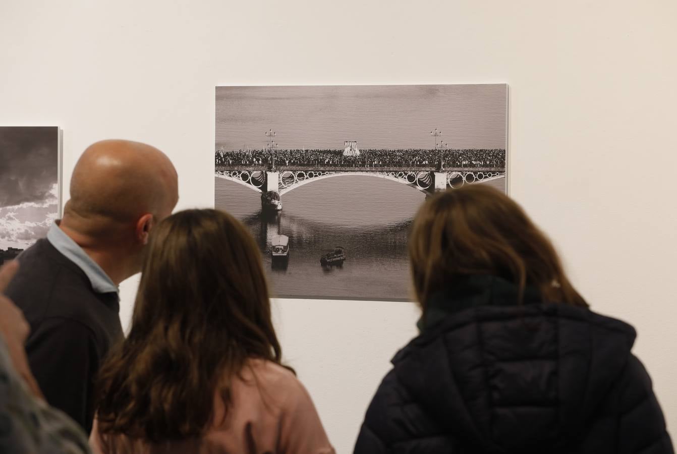 La exposición recoge las mejores obras de 40 fotógrafos de Sevilla