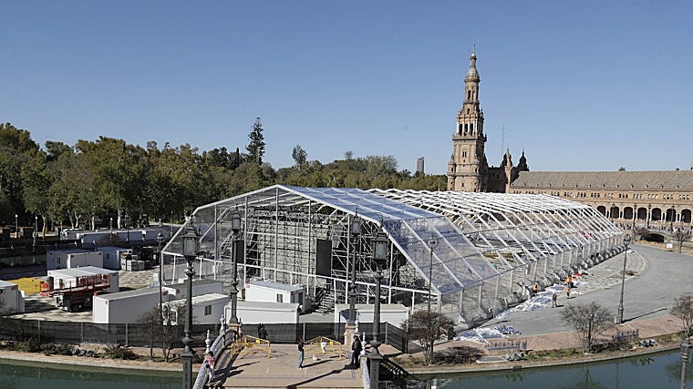 Carpa instalada en la Plaza de España para una fiesta de los Grammy Latinos