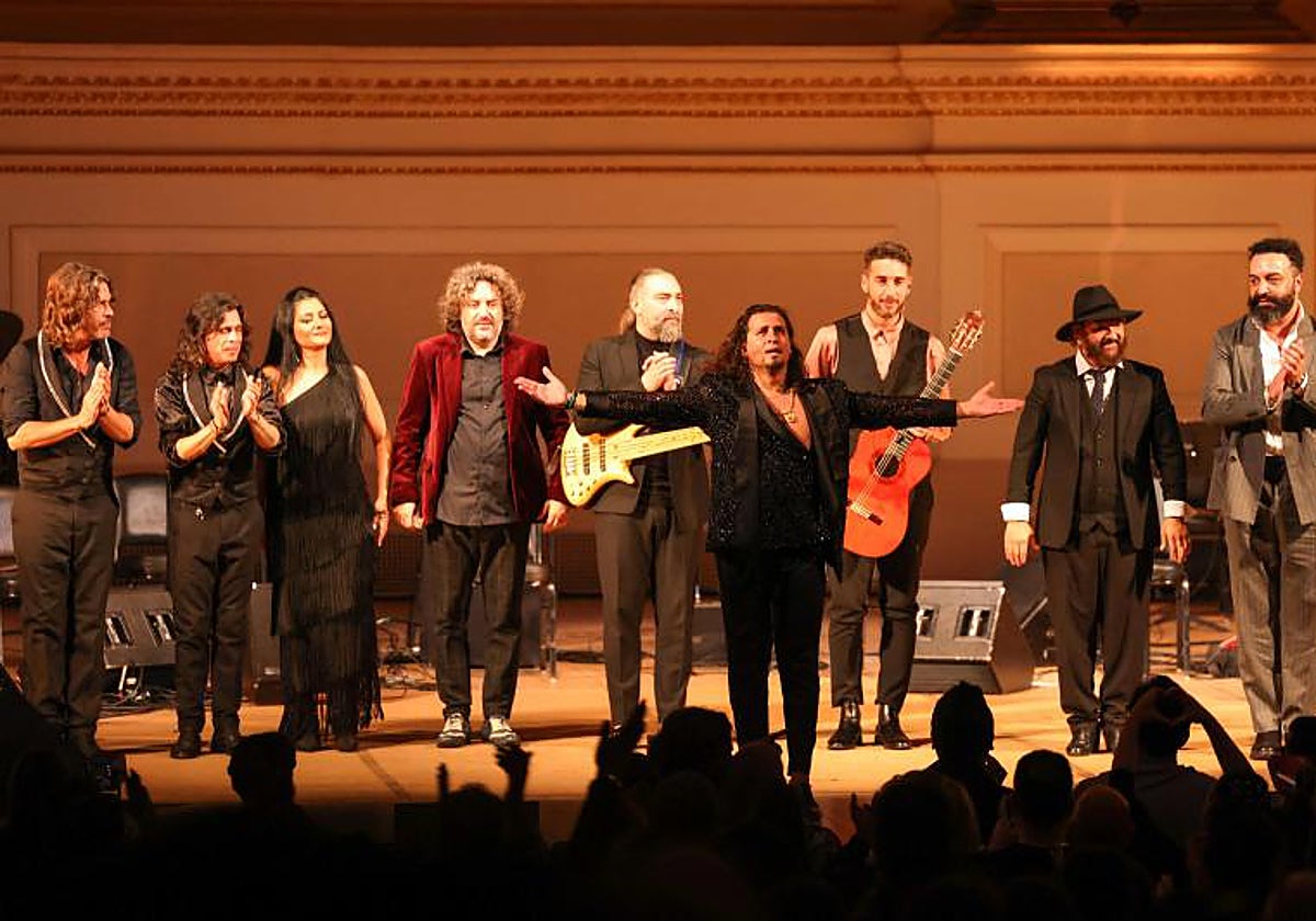 El Farru y otros artistas en la primera noche del festival que se le ha dedicado a Paco de Lucía en Nueva York